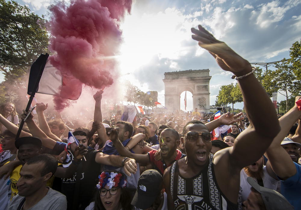 Slavlje na ulicama Pariza