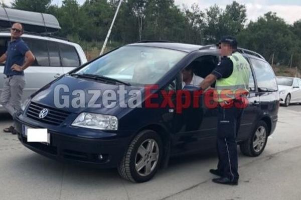 OZBILJNA OPTUŽBA ALBANACA: Srpski policajci uzimaju MITO od albanskih gastarbajtera da bi ih PUSTILI PREKO REDA na Kosovo! (FOTO)