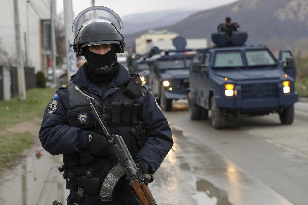 ALBANSKI TERORISTI SU OBUKLI POLICIJSKE UNIFORME I NAPALI SRBE! Ovako su u PRIŠTINI isplanirali NAPAD
