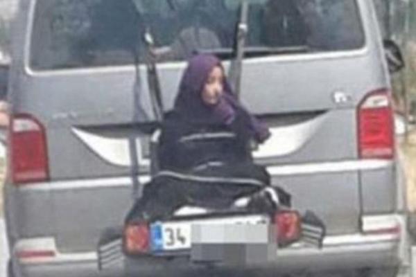 VEZAO JE KANAPIMA KAO ŽIVOTINJU: Turčin vozio ćerku ZAVEZANU za kombi! (VIDEO)