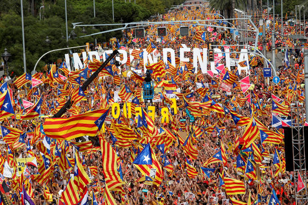 KATALONCI PREPLAVILI ULICE BARSELONE: Više od milion ljudi traži ocepljenje od ŠPANIJE (FOTO)