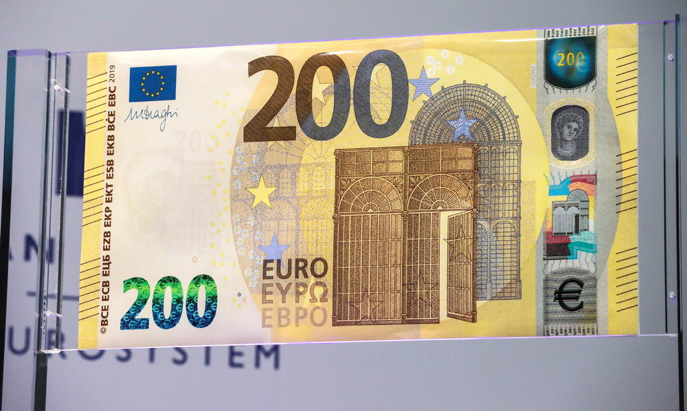 Novih 200 evra  