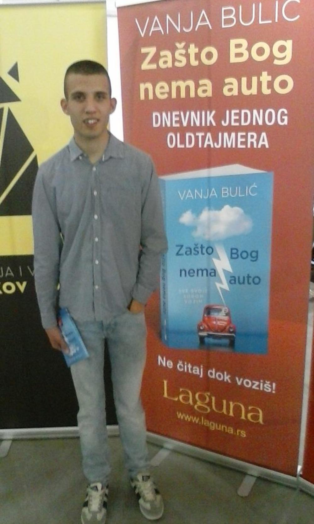 Stefan Lazarević voli da čita knjige  