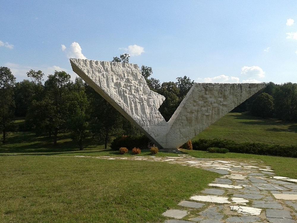 Spomenik ubijenim đacima u Kragujevcu  