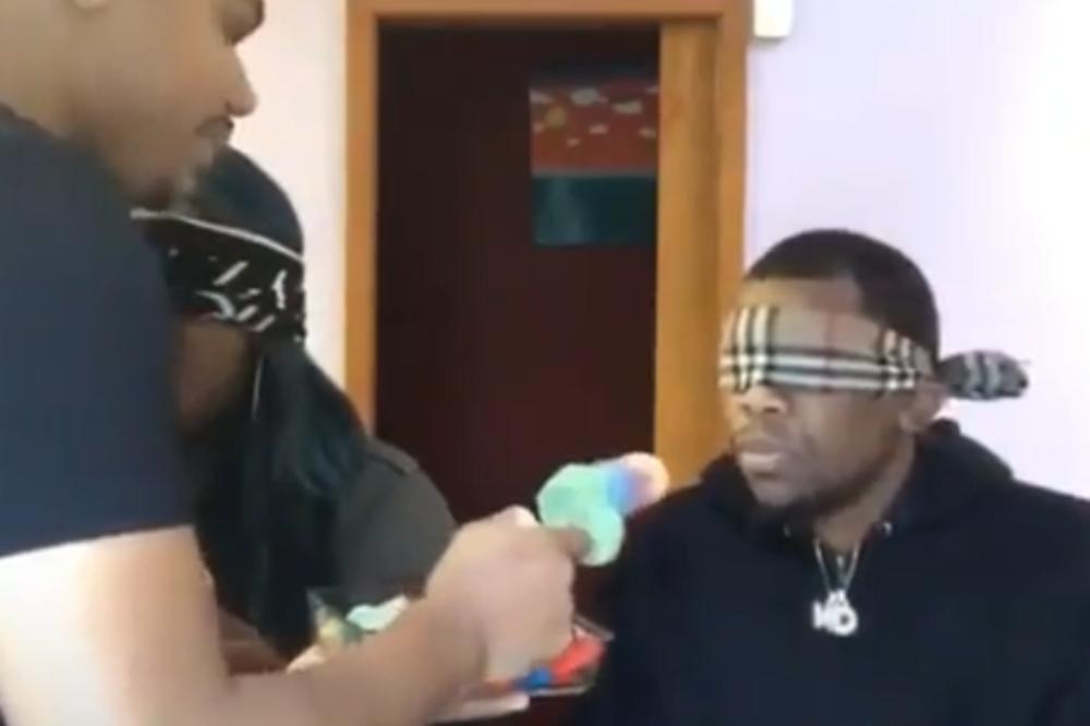 NAJVEĆI BLAM NA INTERNETU: Vezali su mu oči, a kada je video šta su mu dali da proba, POBESNEO JE! (VIDEO)