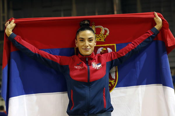 DAME U GLAVNIM ULOGAMA: Nina Radovanović u borbi za medalju, Ivana Španović skače za plasman u finale