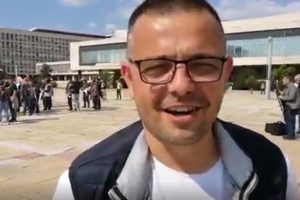 BRANISLAV NEDIMOVIĆ ISPRED PALATE SRBIJA: Danas pokazujemo snagu i jedinstvo Srbije! (VIDEO)