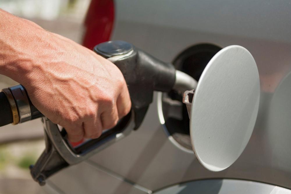AKO KREĆETE NA PUT ZA PRAZNIKE, OVI TRIKOVI SU ZLATA VREDNI: Evo kako da uštedite gorivo tokom DUŽE VOŽNJE