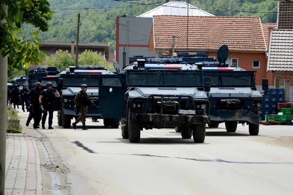 SPECIJALCI ROSU UPALI NA GAZIVODE: Poskidali srpske zastave, zauzeli objekat brane