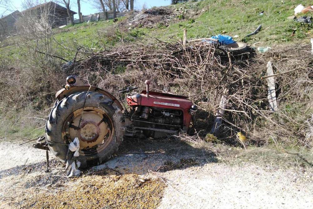 TEŠKA NESREĆA KOD ALEKSINCA: Vozač traktora hitno prebačen u bolnicu
