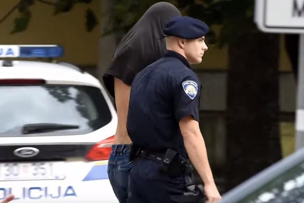 SLOVENKA NAPRAVILA HAVARIJU U HRVATSKOJ: Udarila POLICAJCA U GLAVU, pa se bacila na GRIŽENJE, nastao OPŠTI HAOS