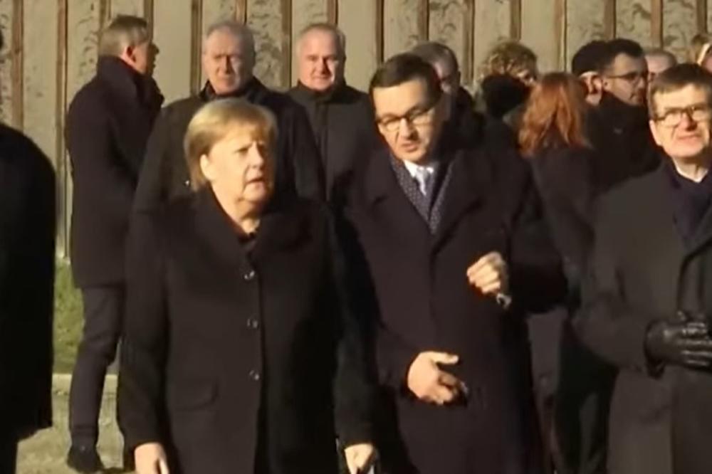 ANGELA MERKEL UMALO PALA U AUŠVICU: Poljski premijer je uhvatio u poslednjem trenutku! Zdravlje joj je narušeno!
