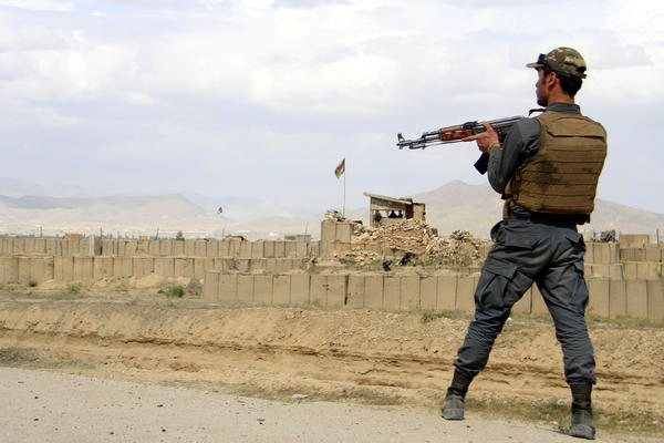 DOK SE STRANE TRUPE POVLAČE U AVGANISTANU BESNE BORBE SA TALIBANIMA: Šokatno veliki broj žrtava!