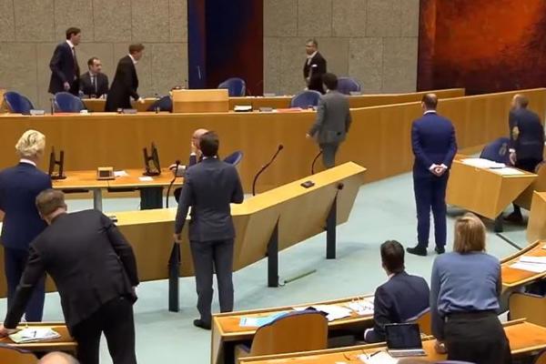 "NEMOJ NOS DA TI SLOMIM": Žestok OKRŠAJ u parlamentu, SKANDAL trese Crnu Goru! (VIDEO)