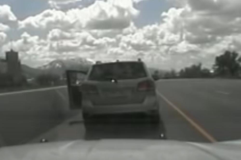 POLICAJAC JE ZAUSTAVIO OVAJ AUTO I DOŽIVEO IZNENAĐENJE ŽIVOTA: Kad vidite ko je za volanom, ZANEMEĆETE! (VIDEO)