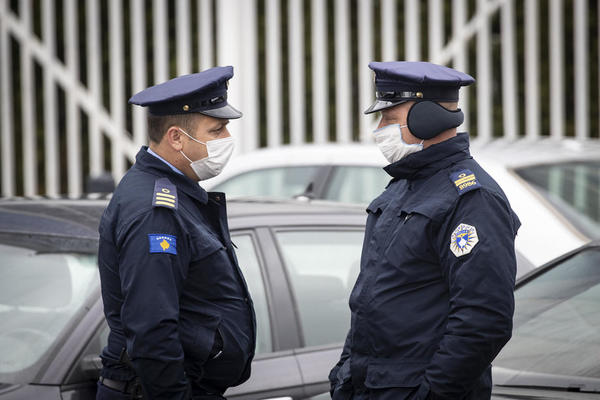 PRIVEDENI SRBI U NIKŠIĆU: Burno je u Nikšiću, optužene parapolicijske snage