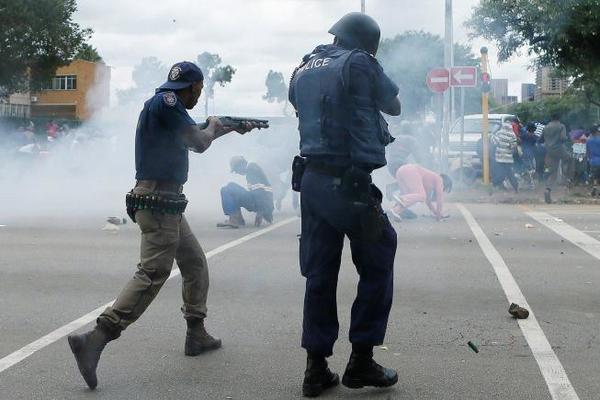 NOVA UBISTVA AFROAMERIKANACA U KENOŠI: Tri ŽRTVE pucnjave nakon PROTESTA!
