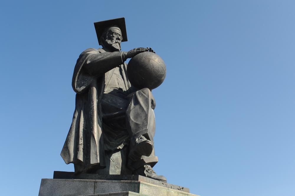 Spomenik Vladimiru Vernadskom
