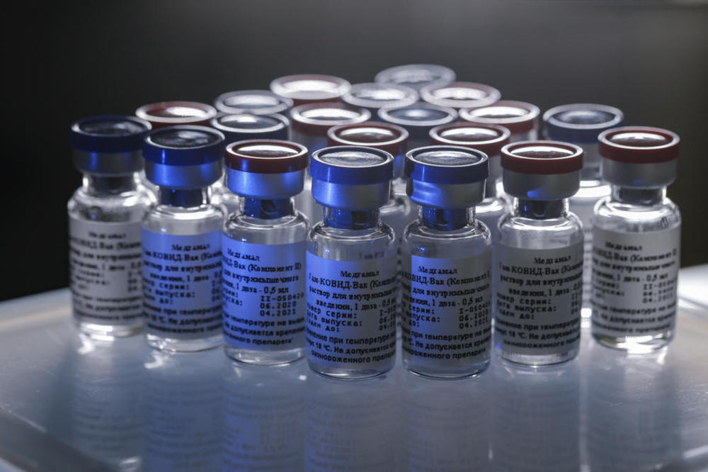 VELIKE SILE SKLAPAJU SARADNJU: Nemačka nudi saradnju Rusiji za proizvodnju vakcina