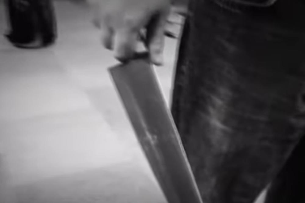 HOROR U DERVENTI: Muškarac nožem UBIO komšinicu, drugu povredio!