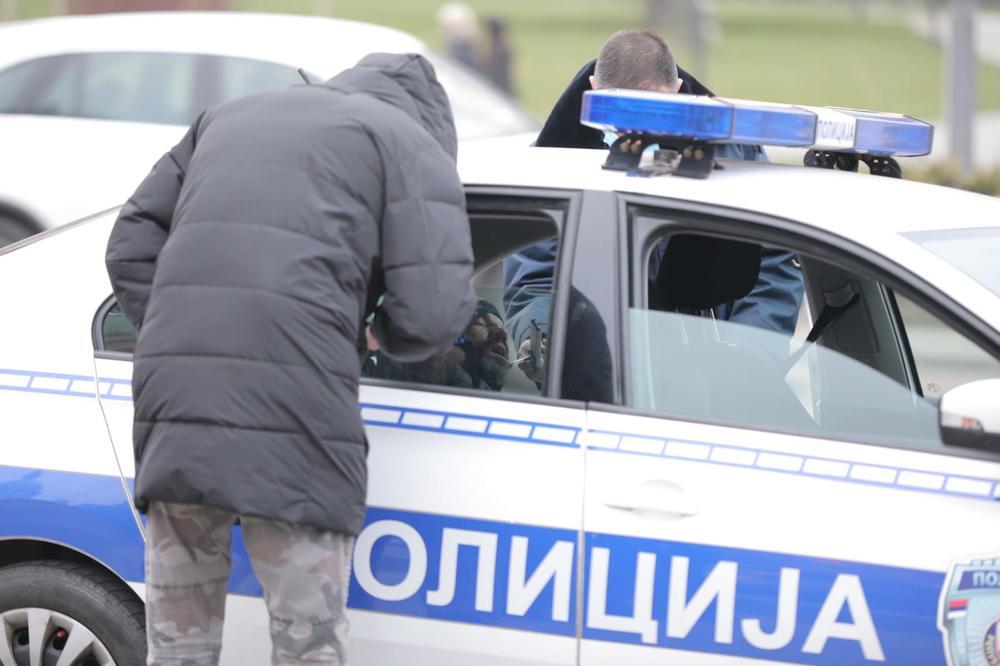 POLIO SLUŽBENIKE BENZINOM, PA IZVADIO UPALJAČ! Kragujevčani u strahu, otkriveno ko ga je PRIJAVIO POLICIJI!