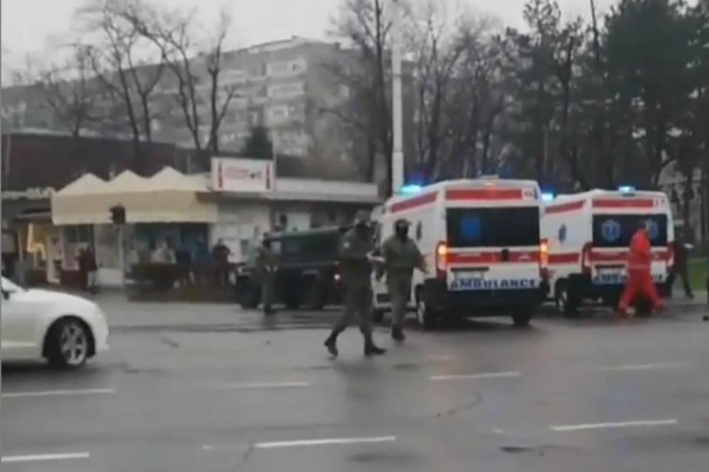 JEZIVA NESREĆA U BEOGRADU: Sudarili se automobil i motocikl, muškarac teško povređen!