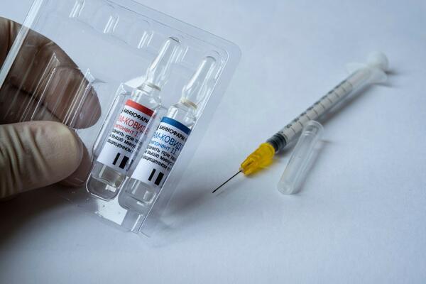 DRUGI KONTIGENT DONACIJE SRBIJE: U Crnu Goru stiglo još 2.000 doza ruske vakcine "Sputnjik V" (FOTO)
