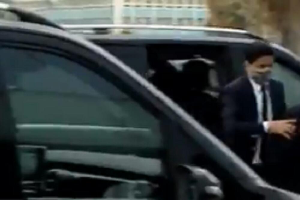BRUTALAN DOČEK ZA EL-KELAIFIJA: Prvi čovek PSŽ žestoko izvređan čim je kročio u Barselonu! (VIDEO)