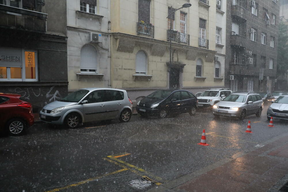 AMSS: Kiša i radovi usporavaju saobraćaj