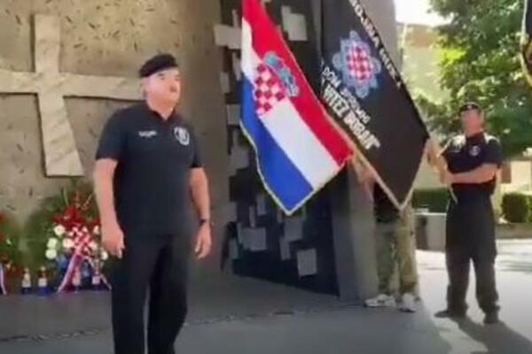 "SRPSKOJ KOBRI SATRALI SMO GLAVU!" Hrvatski fanatik sa HITLEROVIM BRKOVIMA i ove godine bljuvao mržnju!