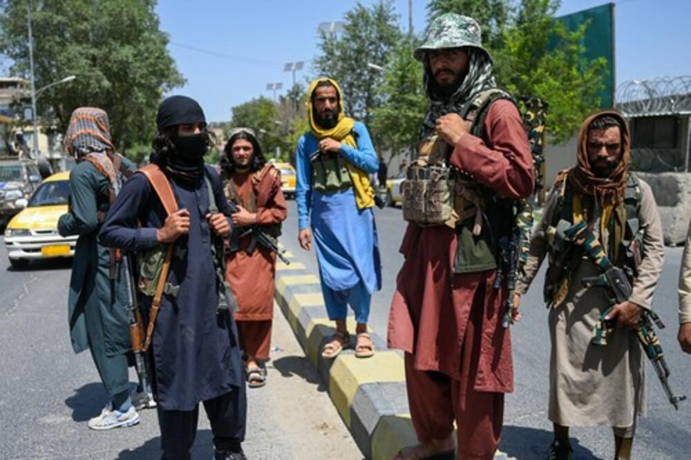 NOVA OGRANIČENJA U AVGANISTANU: Talibani ZABRANILI duža putovanja ženama bez muške pratnje