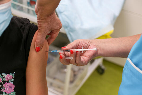 VELIKO INTERESOVANJE PRED ZAKLJUČAVANJE! Nova mera podstakla Austrijance da se vakcinišu