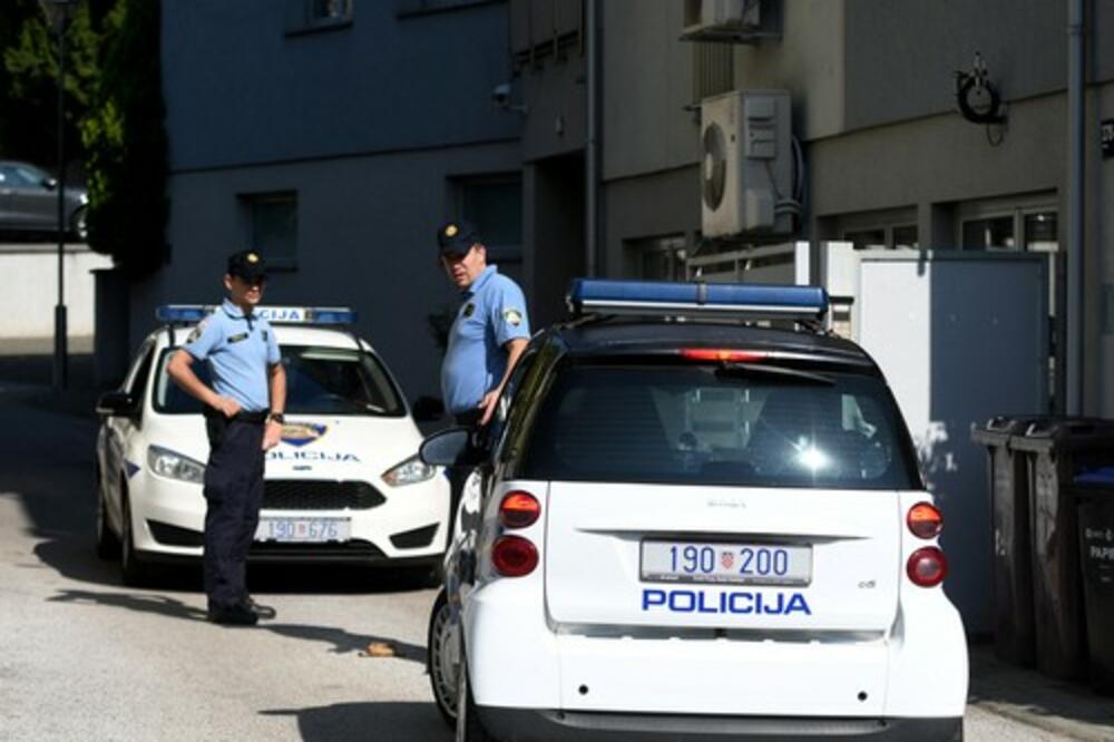 TRAGEDIJA NA AUTO-PUTU U HRVATSKOJ OBAVIJENA VELOM MISTERIJE: Mladić ušetao u policijsku stanicu, a onda...