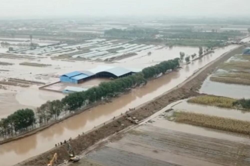 ISELJENO PREKO 120.000 LJUDI: Poplave napravile OGROMAN PROBLEM U KINI