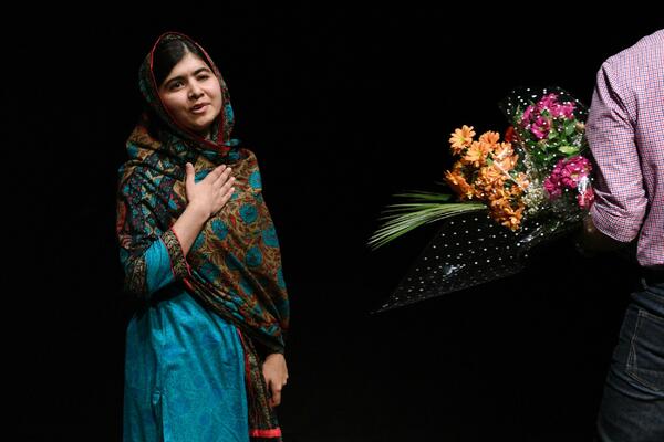 PREŽIVELA JE NAPAD TALIBANA, DOBITNICA JE NOBELOVE NAGRADE! Udala se Malala Jusufzai, podelila je DIVNE VESTI