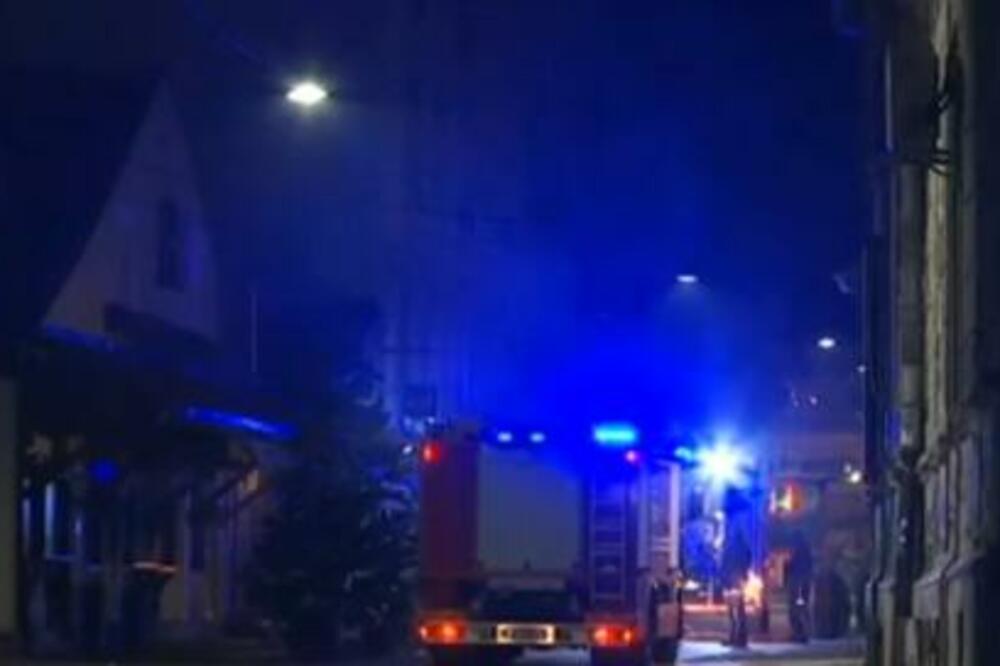 DRAMATIČNO STANJE U NIŠKOJ BANJI: Gradski autobus u PLAMENU, gusti dim prekrio ulicu (FOTO/VIDEO)