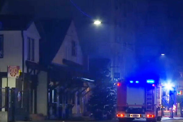 DETALJI POŽARA U BELVILU: 5 vatrogasnih vozila IZAŠLO NA TEREN, zapalila se KANTA ZA SMEĆE na TERASI