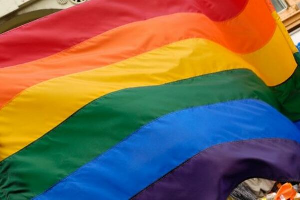 RUSIJA UDVOSTRUČAVA KAZNE: Izlaganje dece LGBT propagandi ZABRANJENO!