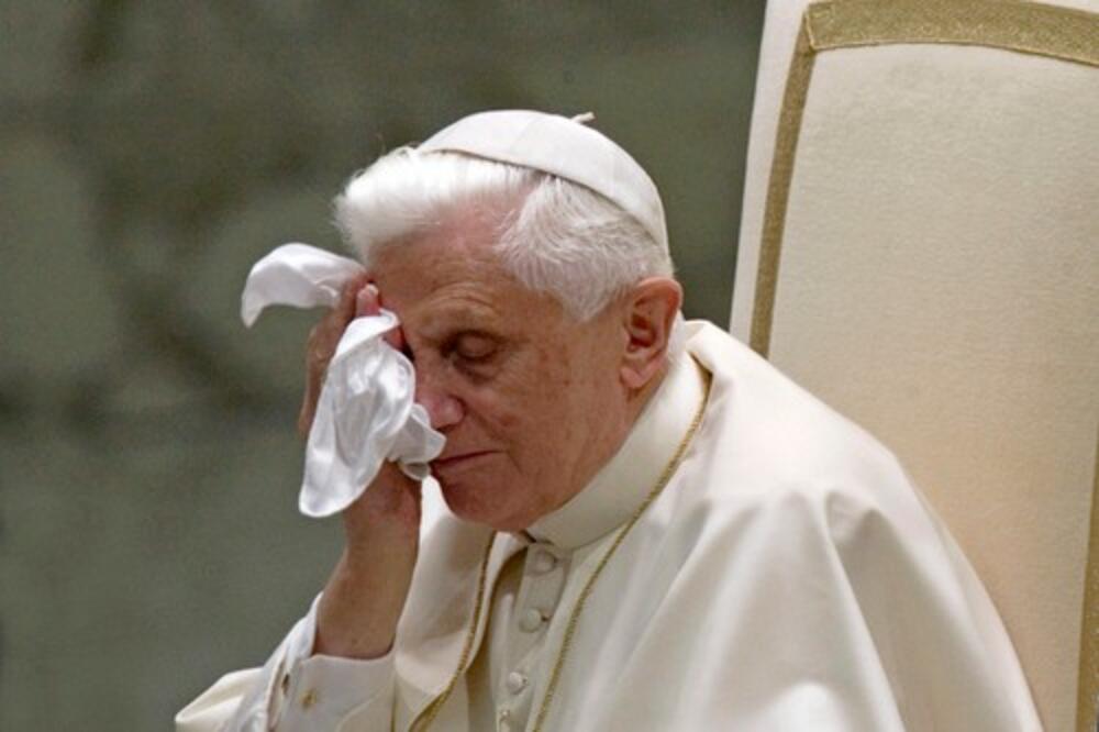 Bivši papa Benedikt
