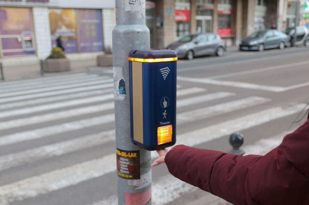 PRINCIP JE JEDNOSTAVAN, ALI GA TREBA SAVLADATI: Znamo li da koristimo tastere za pešake na semaforima?