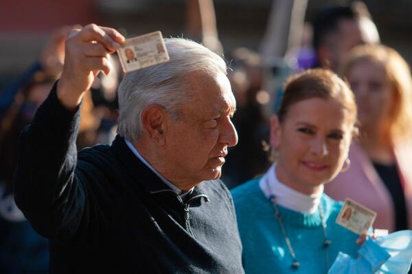 MEKSIKANCI NA REFERENDUMU ODLUČILI: Lopes Obrador predsednik! (FOTO)