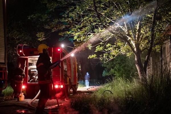 VATRENA STIHIJA U ZAGREBU: Požar zahvatio KROV ZGRADE, vatrogasci NA TERENU
