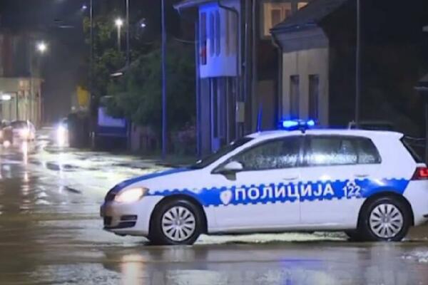 TEŠKA NESREĆA U TRNAVI: Muškarac i žena POGINULI, automobilom se zakucali u stub, na mestu ostali MRTVI (FOTO)