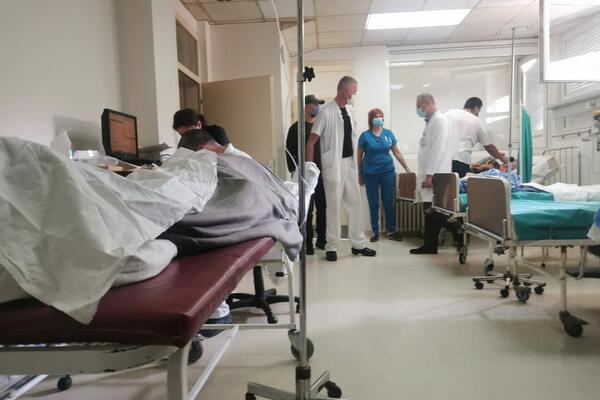 OPŠTE TROVANJE HRANOM U NOVOM PAZARU, SVI JELI PLJESKAVICE S MAJONEZOM: 20 osoba u bolnici, među njima i DECA