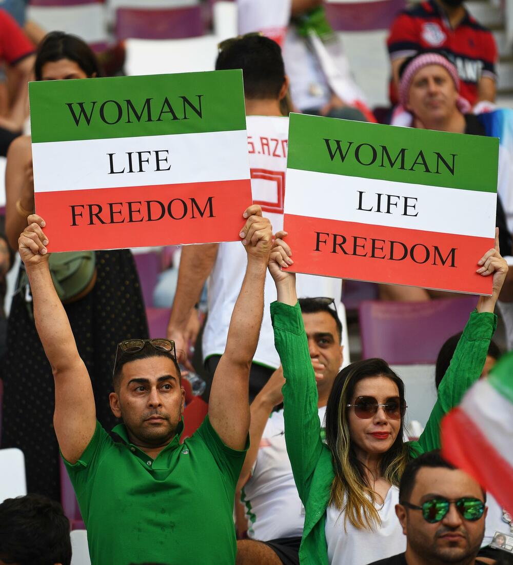 Poruka podrške za žene u Iranu na stadionima u Kataru
