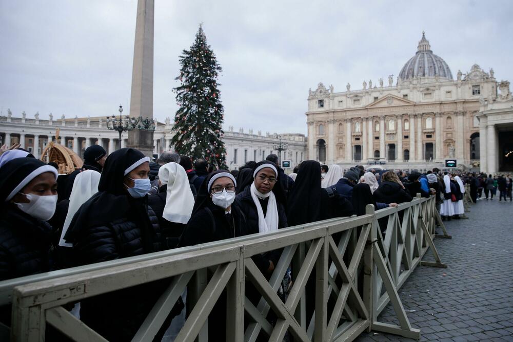 Odavanje pošte papi Benediktu u Vatikanu