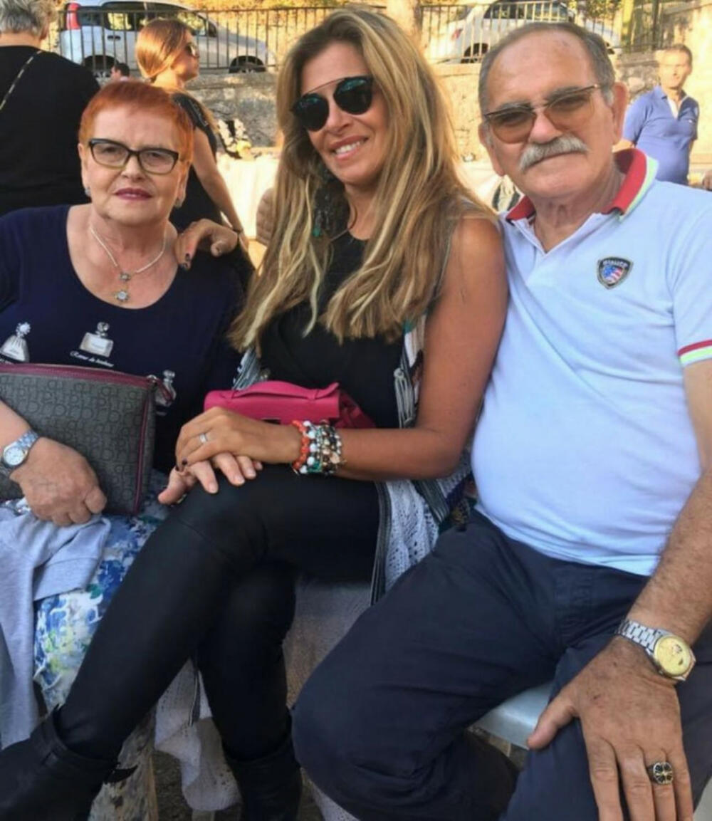 Arijana Mihajlović sa roditeljima