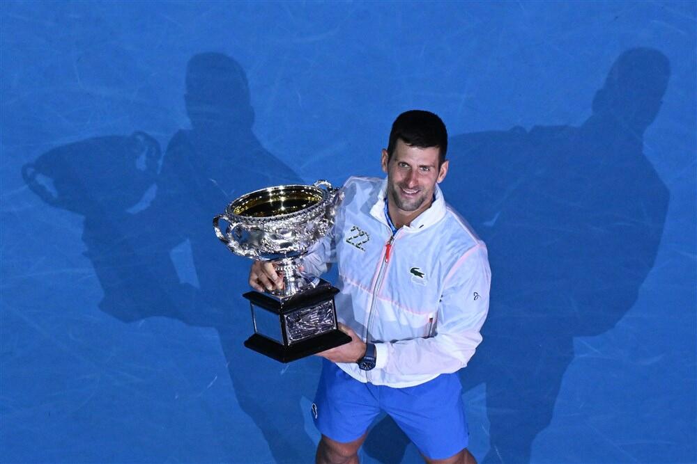 Novak Đoković sa trofejem Australijan opena