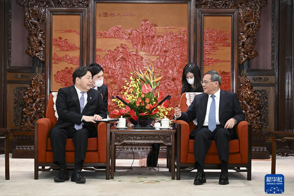 Premijer Li poziva Japan da se kloni rizika kako bi unapredio odnose sa Kinom