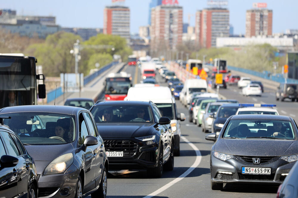 AMSS IZDAO UPOZORENJE: Povoljni uslovi za vožnju, radovi na putevima mogu da uspore saobraćaj